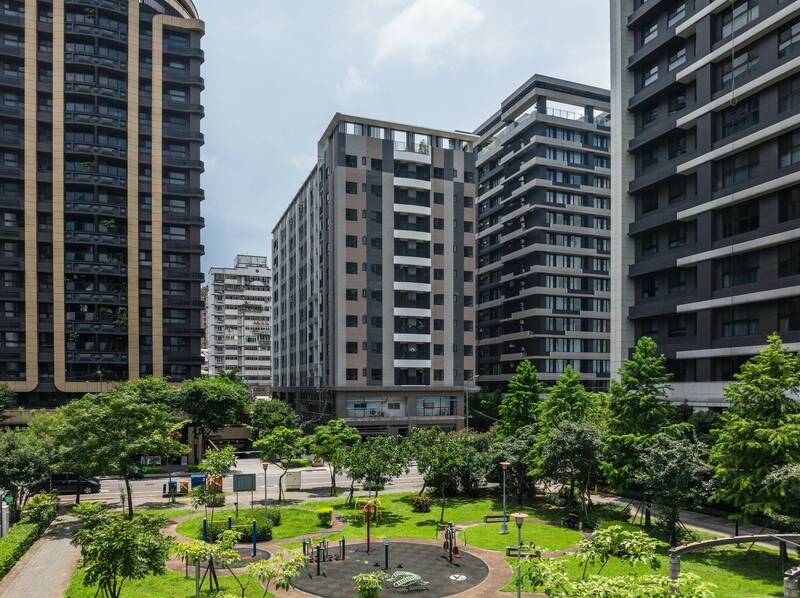 每逢選舉，社宅被簡化為冷冰冰的達成率，或是互指跳票的相聲腳本；示意圖。（新北市城鄉局提供）