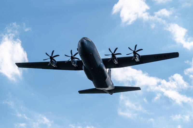 C-130H性能提升案報價翻倍，空軍改購10架C-130J新機。圖為美軍C-130J「超級大力士」運輸機。（圖取自美軍DVIDS網站）
