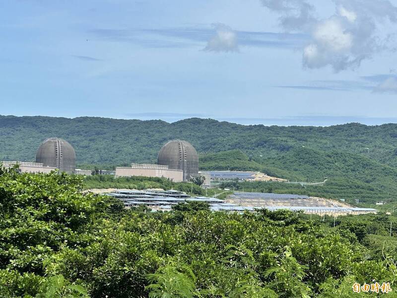 如今全球局勢動盪，能源穩定、通訊韌性、基礎建設等都是新的戰略資產；圖為核三廠。（資料照）