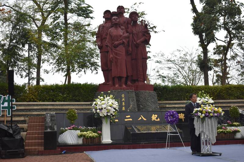二二八不該成為任何人的道德道具，國家不能再把人民當敵人。圖為台南在新營區二二八紀念公園舉辦追思會。（資料照）