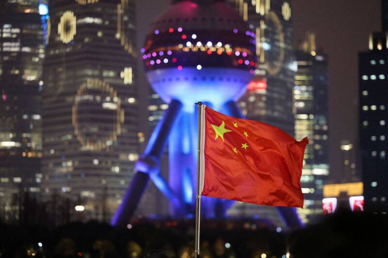 中共至今仍不願放棄共產黨專政，堅持主張馬列主義，對人民實施高壓暴力統治；示意圖。（路透檔案照）