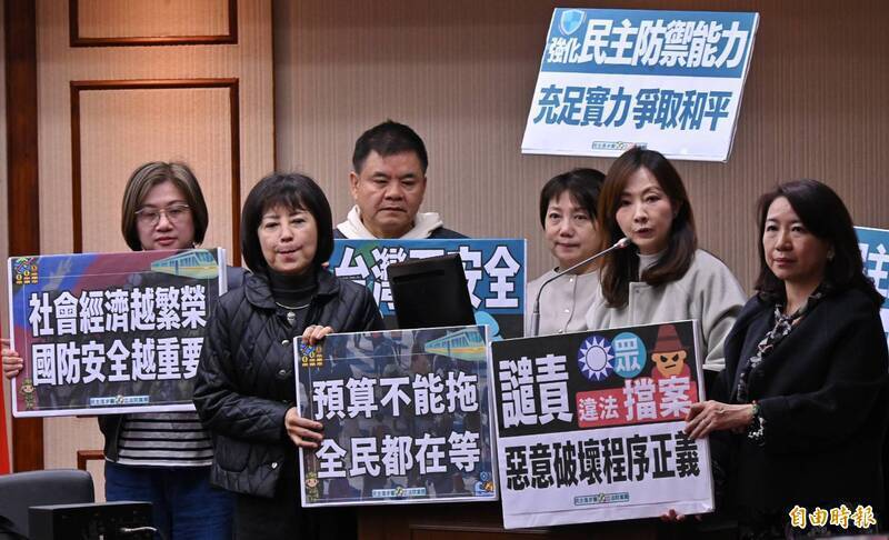 藍白自去年12月2日立法院程序委員會首度封殺，3個月來在立法院會、程序委員會合計已10度封殺院版軍購特別條例排入院會議程。（資料照）
