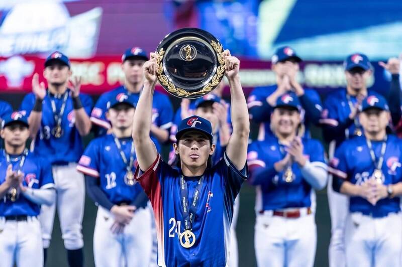 台灣隊勇奪世界12強棒球錦標賽冠軍。（翻攝自中華民國棒協粉絲頁）