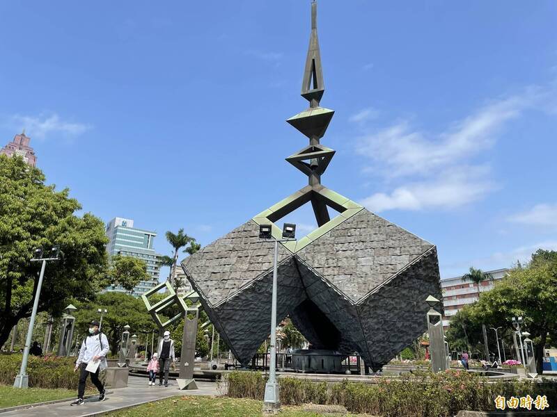 中央二二八紀念碑去年迎來了落成三十週年，設計者之一的建築師鄭自才曾是1970年紐約「刺蔣案」的主角。（資料照）