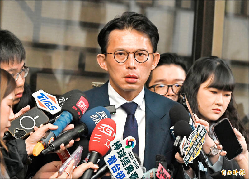民眾黨黨主席黃國昌去年6月擔任立委質詢時播放所謂「示範帶」，質疑檢察官辦案手法，被台北地檢署傳喚應訊。（資料照）