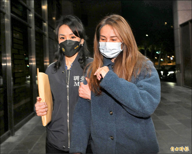 司法程序尚未終結之前，動輒以「政治迫害」否定法治機制，同樣值得省思。圖為原住民立委高金素梅因涉嫌詐領補助款，被檢調搜索約談。（資料照）