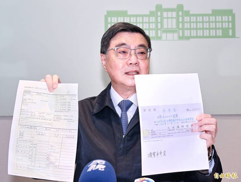 行政院長卓榮泰13日舉行記者會，公布赴日包機等費用收據。（資料照）