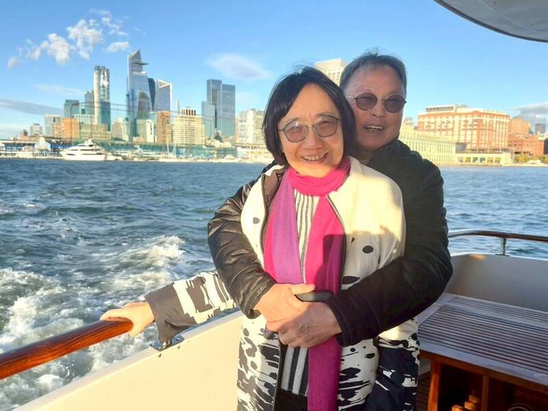 陳玲玉和洪三雄夫妻檔，主導中華文化總會正名「台灣」。（取自貼文）