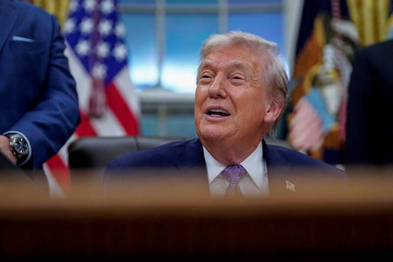 川普政府日前研擬了一套針對人工智慧加速器的「全球許可制」草案，不久後又將其撤回。（路透檔案照）