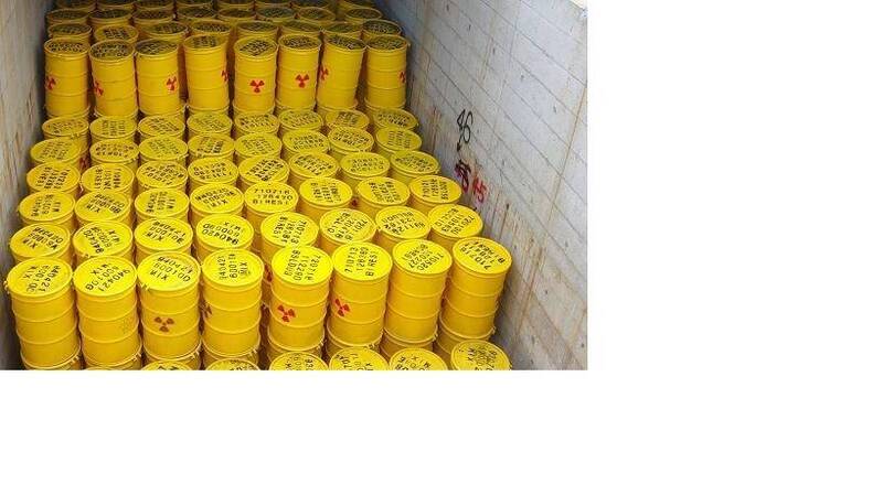 許多批評能源轉型的論述，往往只強調再生能源的不穩定性，卻避談核電建設期長、成本高昂以及核廢料處置等問題；圖為蘭嶼核廢料。（資料照，取自蘭嶼貯存場規劃報告）