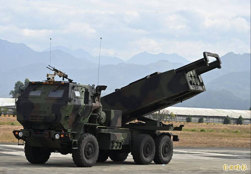 「台灣之盾」的海馬士（HIMARS）系統與ATACMS戰術飛彈，將提供必要的「源頭打擊」能力。（資料照）