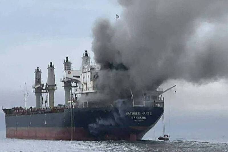 中東戰爭爆發，荷姆茲海峽（Strait of Hormuz）航運幾近癱瘓。國為泰國貨輪在荷姆茲海峽附近遭襲擊。（法新社檔案照）