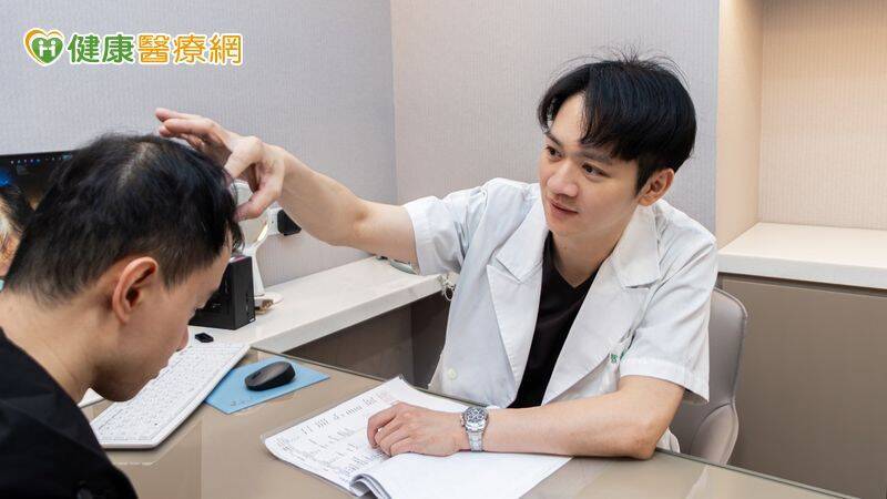 楊智斌指出，功能醫學檢測在評估愛美人士頭皮問題時，可能會透過抽血等方式，協助了解身體狀態與可能相關因素。（取自貼文）