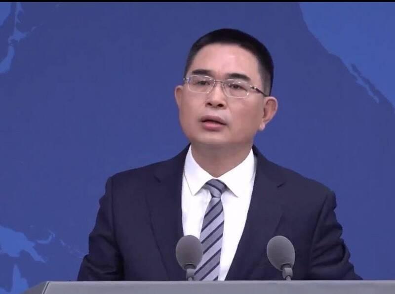 中國國台辦發言人陳斌華宣稱，和平統一後，兩岸將實現互聯互通、應通盡通，完全可以彌補台灣在電力、天然氣、原油等方面的短缺。（翻攝直播）