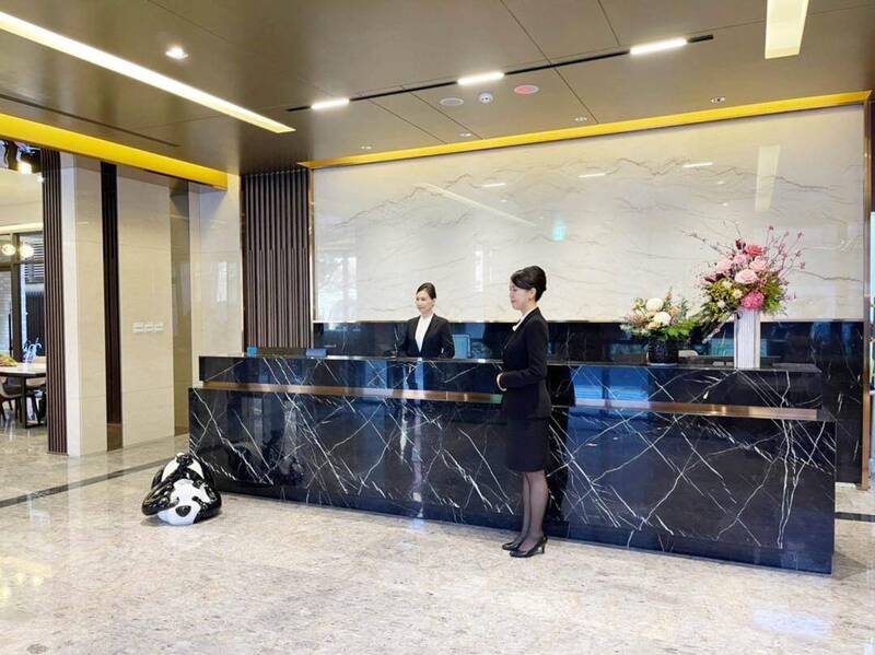 民眾希望社區有高標準安全管理與專業服務，另一方面，又將這些工作視為可無限壓低價格的支出項目。（資料照）