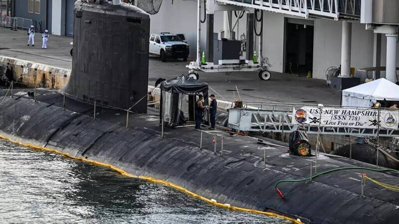 根據AUKUS協議藍圖，澳洲海軍除了將引進新世代SSN-AUKUS潛艦外，也目標先取得至少3艘美國維吉尼亞級（Virginia-class）核動力潛艦；圖為美軍維吉尼亞級潛艦。（法新社檔案照）