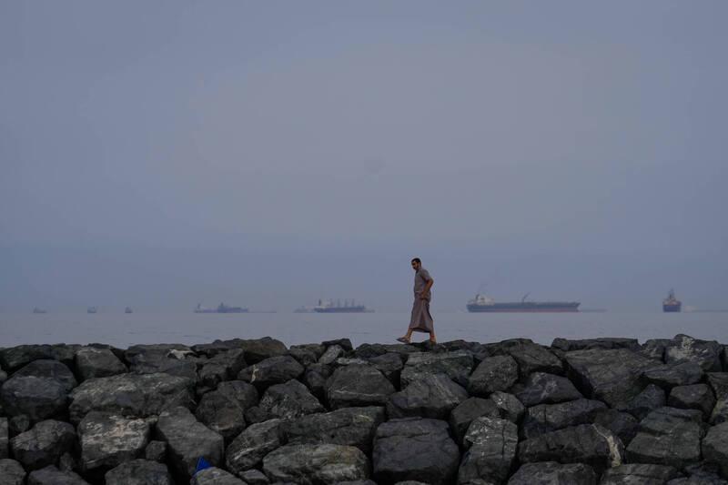 日本表態在荷姆茲海峽護航，確保了能源命脈。（美聯社檔案照）