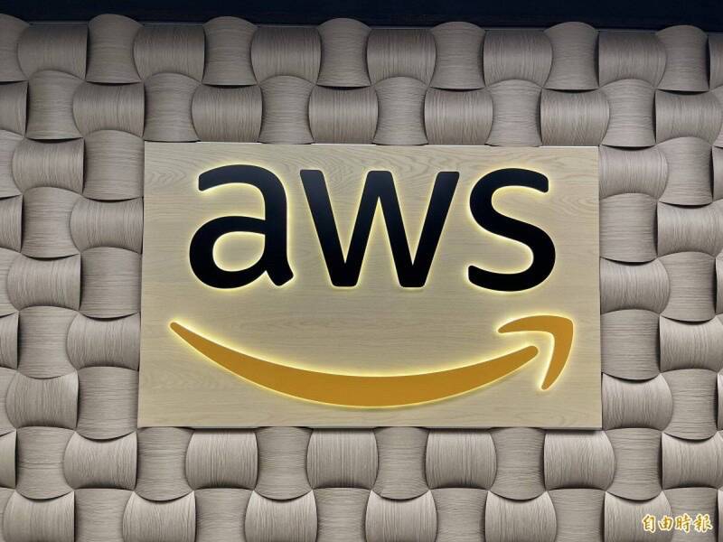 Google、AWS等國際科技公司正加速在台擴建資料中心與雲端基礎設施，它們一次進駐上千組高密度AI機櫃，每一組的耗電量都是傳統機櫃的數倍，對電網的衝擊巨大。（資料照）