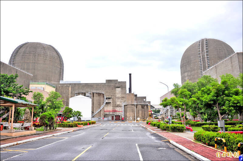 由於半導體與AI產業具高耗能特性，一旦台灣能源供應出現瓶頸，恐削弱我國在全球供應鏈中的地位。因此評估重啟核能，是政策工具的理性回歸；圖為核三廠。（資料照）