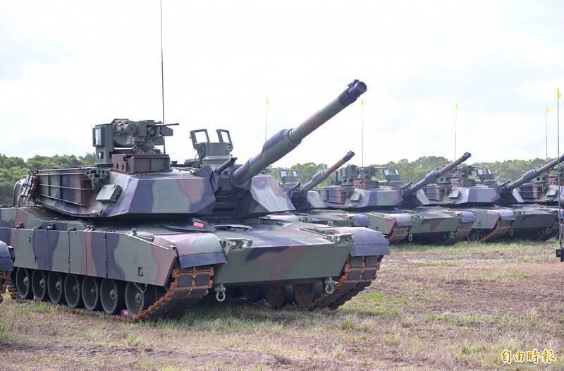 政府近期推動的1.25兆元軍購特別條例，即是應對中共以法律武器化推進統戰。圖為主力戰車M1A2T。（資料照）