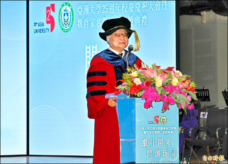 台積電董事長魏哲家昨獲亞洲大學頒發名譽博士學位，發表演說時強調機器人大腦95％由台積電製造。（資料照）