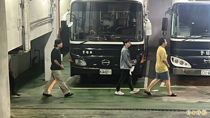 總統府維安憲兵翻拍機密文件給中共並收賄184萬元，最重判刑只有7年，刑期之輕根本笑死。圖為涉案3軍人。（資料照）