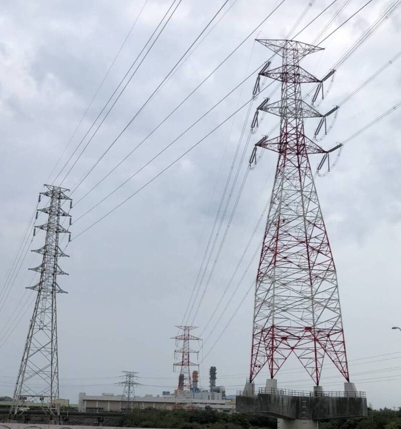 防衛台灣的主體性，首要任務就是建立具備韌性的分散式能源體系。圖為電塔。（資料照）