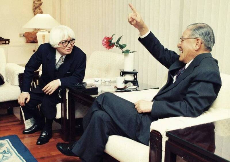 1993年，日本著名作家司馬遼太郎（左）來到台灣，在總統府官邸與李登輝總統對談。（取自貼文，資料來源於Threads@shibanmingfu3）