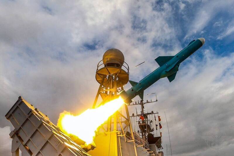國防預算應流向「水滴化」的武器系統，如無人機蜂群、機動式反艦飛彈小組、以及低成本的偵巡感測器；圖為雄風二型反艦飛彈。（國防部提供）