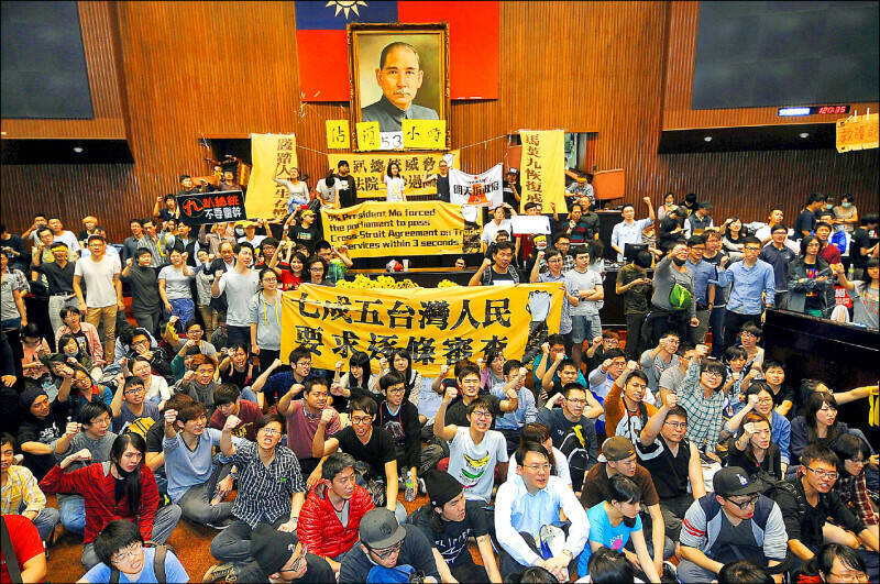 程序一旦失守，制度正當性就會迅速流失，社會信任也會跟著崩塌；圖為太陽花學運成功阻止了服貿協議，改變了中國和國民黨對兩岸交流的進程。（資料照）