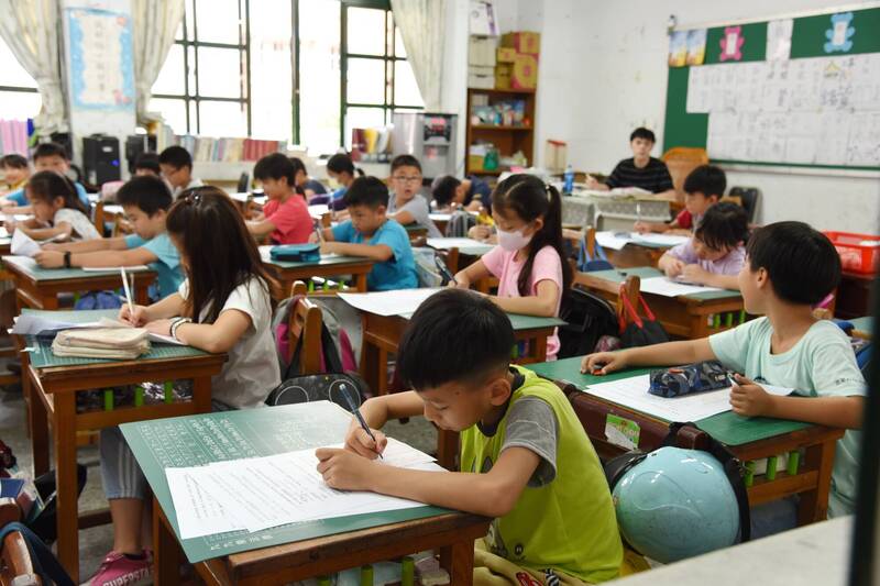 當學力檢測結果被高度重視，甚至成為學校績效與行政檢討依據時，教學現場很容易轉向「為考試而教」；示意圖。（資料照）