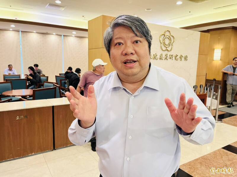 經濟民主連合智庫召集人賴中強，揭露台灣數十年來的官僚文化陋習：拉拔自己人，鞏固自己的勢力，用人不看能力，只求聽話順從。（資料照）