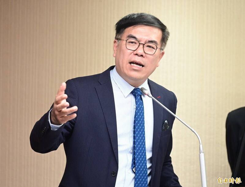 為因應極端氣候，環境部長彭啓明表示，將與國科會跨部會討論成立「國家氣候調適韌性中心」，並與總統府氣候變遷對策委員會研擬「倍增城市林」計畫。（資料照）