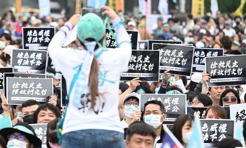 連藍營內部有識之士都明白：錯的事，不該硬拗；有爭議的案，不該為了選舉而動員上街頭。（資料照）