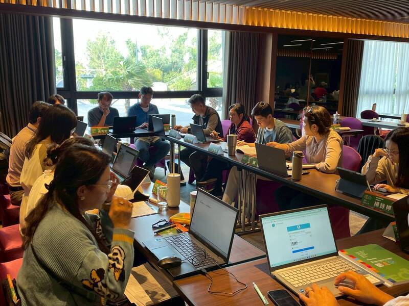 師培課程應該要加重團體動力學，以及人際關係知能，加強培養師培生因應社會變遷所必須具備的適應能力；示意圖。（資料照，教育部提供）