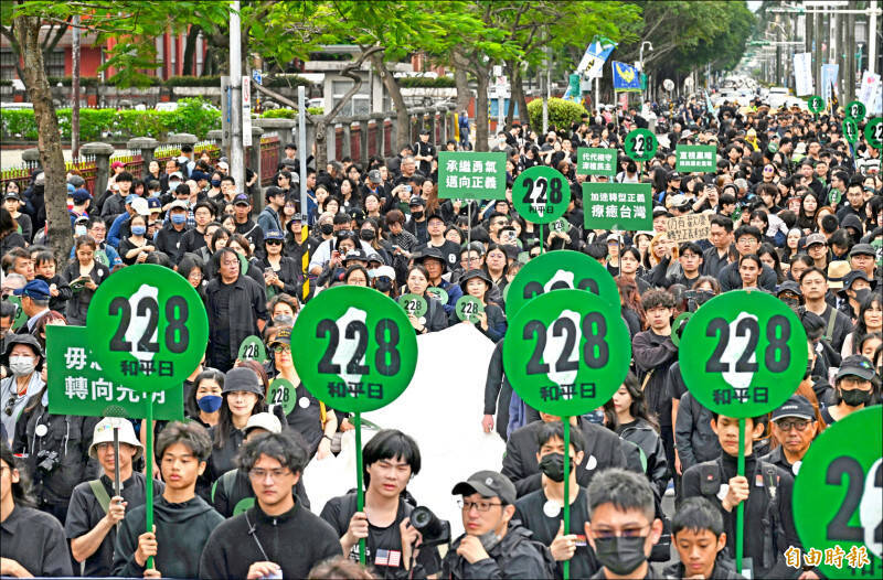 超過七十個民間團體於今年共同發起紀念二二八事件七十九週年紀念行動，透過走上街頭的方式，重新面對二二八歷史記憶。（資料照）