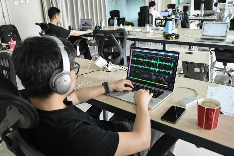 新冠肺炎時期許多上班族進行遠端工作；示意圖。（法新社檔案照）