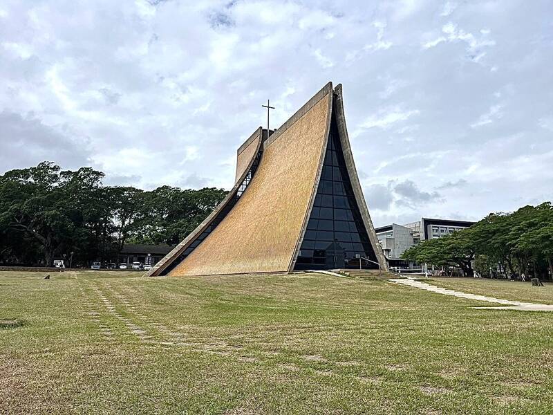 東海大學4月2日晚間聲明，為避免影響校園整體教學秩序，停止辦理本場講座。圖為東海大學路思義教堂。（資料照，東海大學提供）