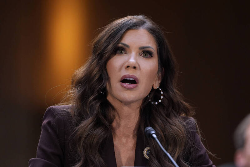 備受爭議的國土安全部長諾姆（Kristi Noem），日前被撤換。（美聯社檔案照）