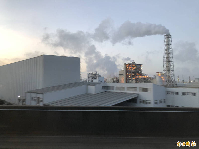 台灣2026年開始收碳費，一般費率為每噸碳新台幣300元；示意圖。（資料照）