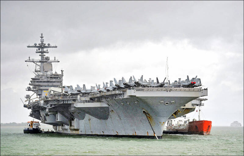 川普握有世界第一的美軍實力，圖為「尼米茲級」核動力航艦「布希號」前往中東地區部署。（路透檔案照）
