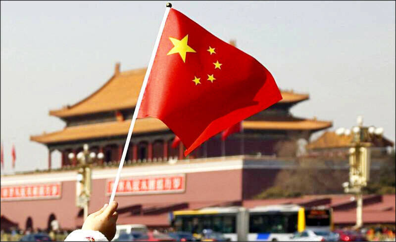 有人以商務交流名義入境，以民間社團鋪陳人脈與活動，這是一條更難防的灰色通道。（彭博檔案照）