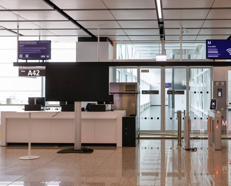 相較於一般勞工，富人往往擁有跨國移動的能力，一旦稅負過高或政策不確定性增加，資金與人口可能轉往其他城市或國家，進而對當地投資、消費與就業產生連鎖影響；圖為德國慕尼黑國際機場。（法新社檔案照）