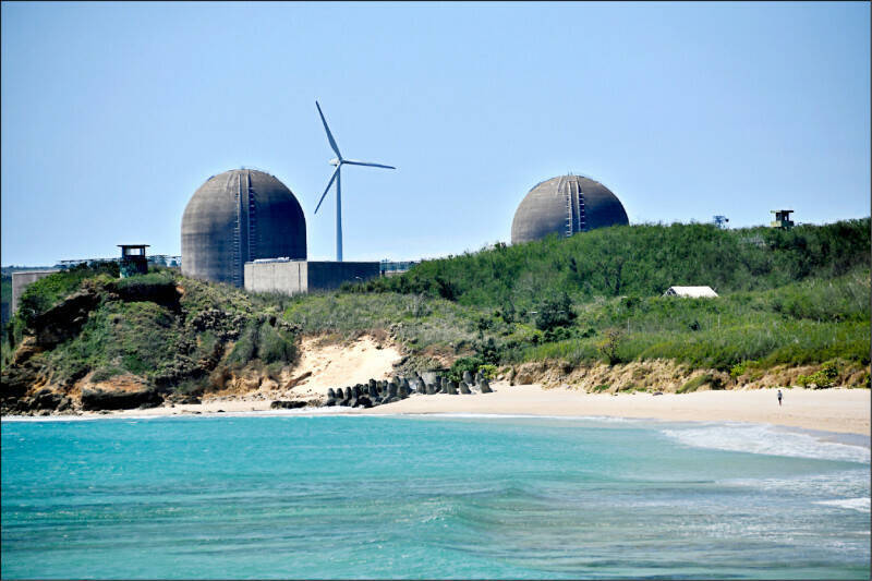 當核電討論再次升溫，「核廢料要放哪裡」這個長期懸而未決的問題，也再度浮上檯面；圖為核三廠。（資料照）