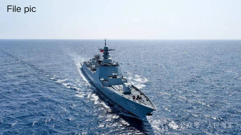 中國「下餃子」般速成的天下第一艦隊， 圖為中共解放軍052D型飛彈驅逐艦「包頭號」。（取自人民日報官方臉書）