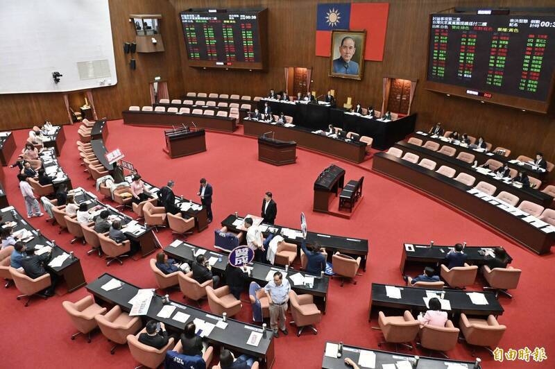 這次審查不是零星提案，而是六個版本併案處理，法務部對部分放寬方向也表示一致；示意圖。（資料照）