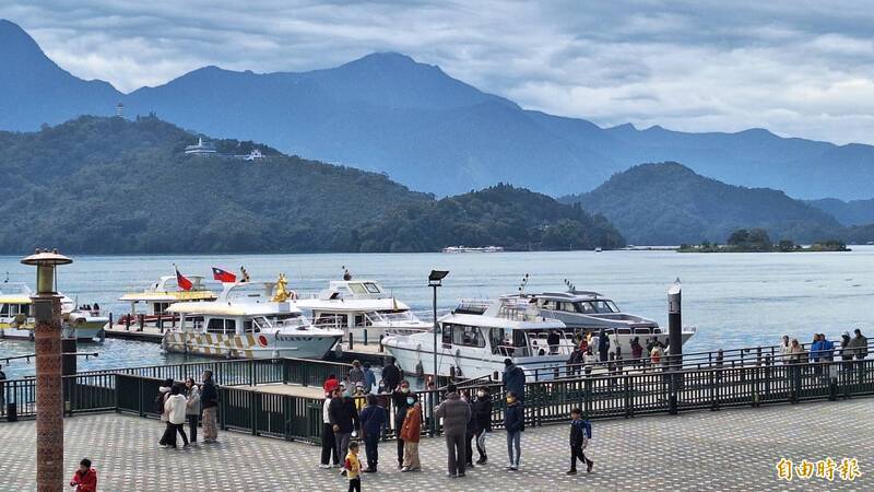 北京拋出「十項促進兩岸交流合作措施」，觀光業期待中客回流。圖為日月潭。（資料照）