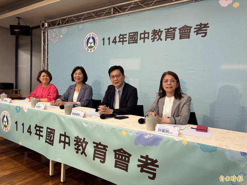 去年會考寫作測驗令人印象深刻的「兩隻倉鼠」，考二元價值辯證，同樣能在五年前的統測中找到原型。（資料照）