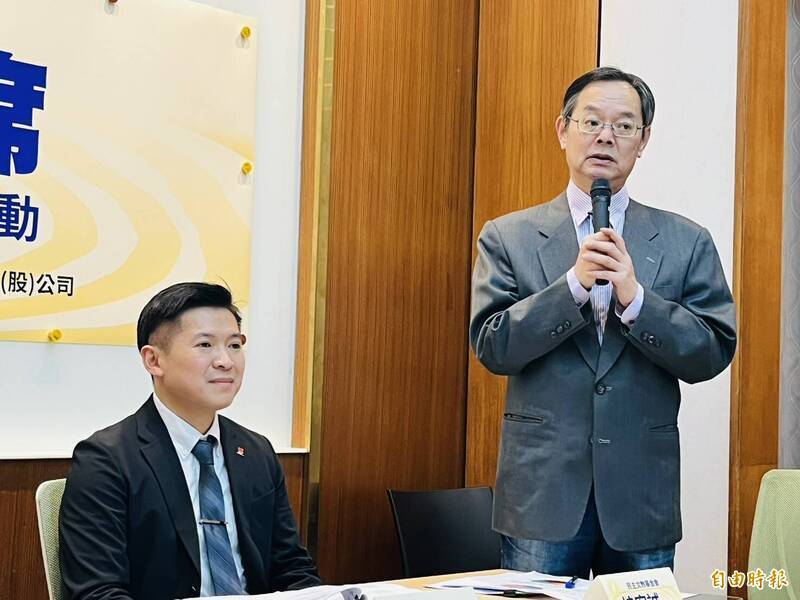 民主文教基金會董事長桂宏誠（右）日前表示，國家統一是憲法所揭示的國家政策，如果不以統一為我們的目標，難道台獨能夠和平嗎？（資料照）