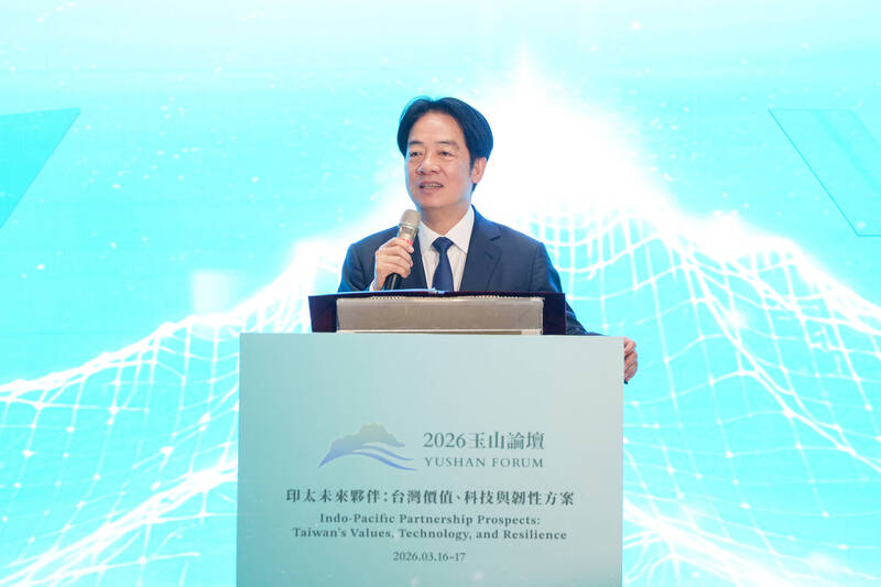 總統賴清德在玉山論壇指出，台灣對中國投資比例從2010年的83.8%下降至3.75%，對美國與歐洲的出口與投資則呈現多元成長。這不只是市場轉移，更是風險結構的重組。（取自玉山論壇）